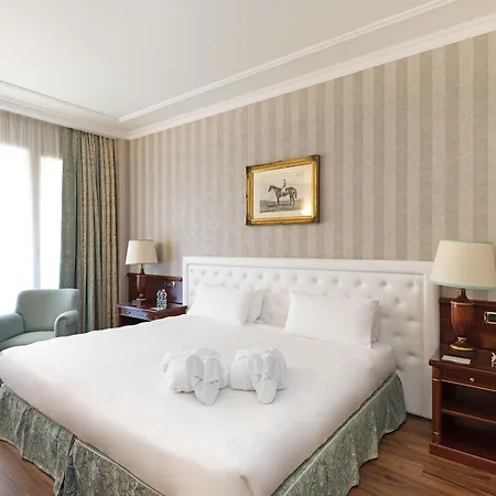 Royal Carlton מלון 4*