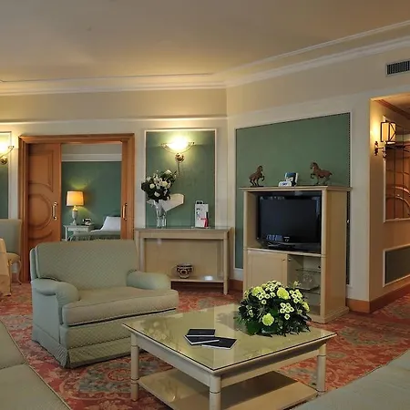 מלון Royal Carlton 4*