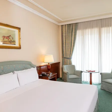 מלון Royal Carlton 4*